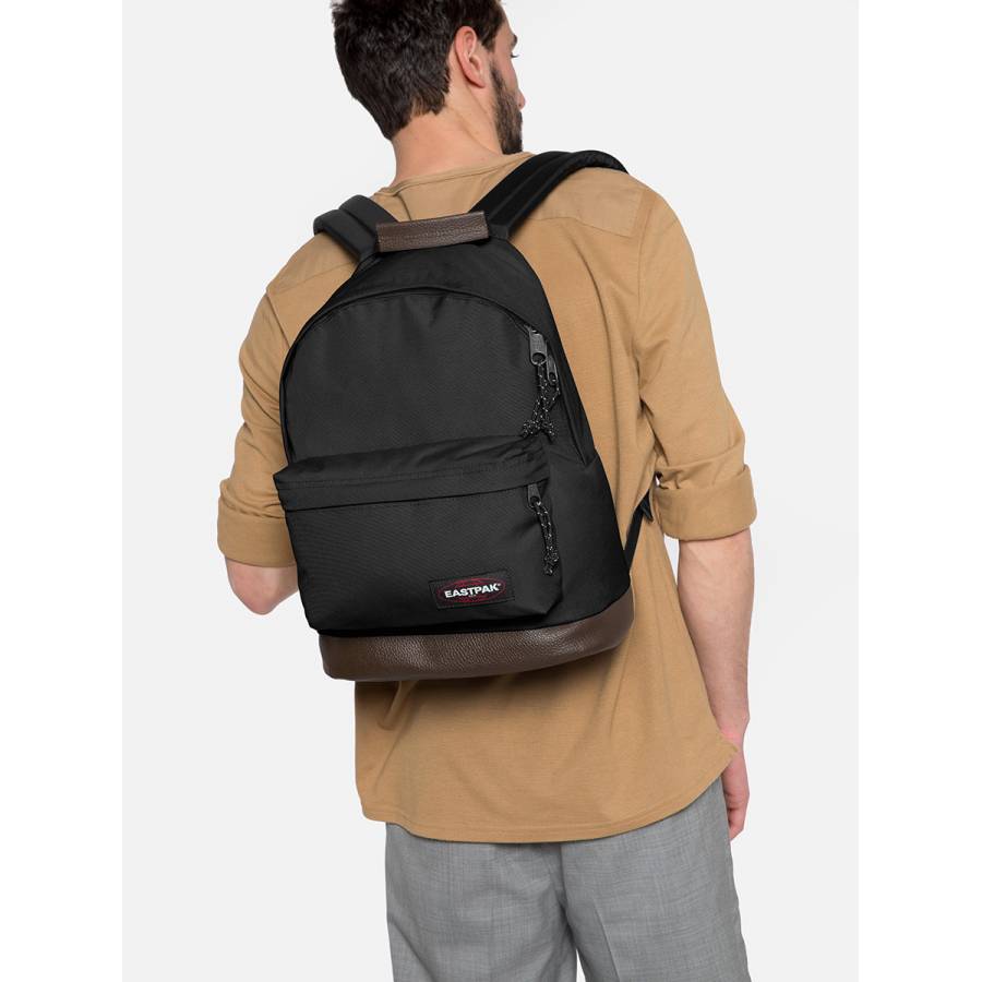 zo versterking In detail Backpack Eastpak wyoming Black 24 liters