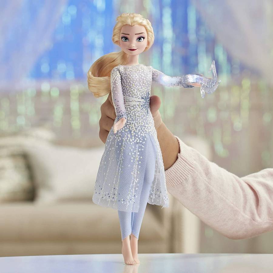 On parie que ces nouvelles poupées La Reine des Neiges vont atterrir dans  la chambre de vos enfants ? 